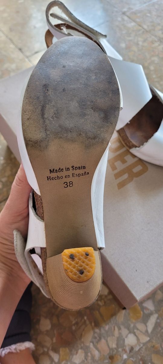 Zapatos de piel con tacón de 9 cm. 38