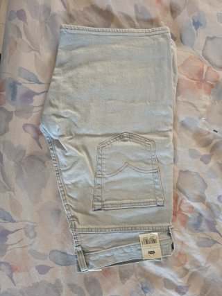 Levis