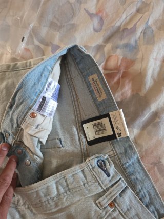 Levis