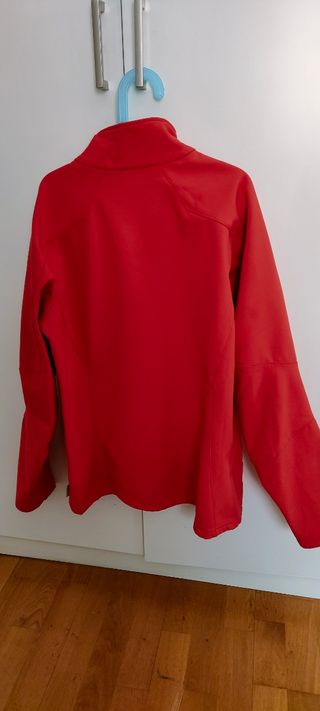 Chaqueta montaña Decathlon 