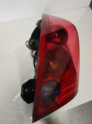 ✅PILOTO TRASERO DERECHO NISSAN PRIMERA II