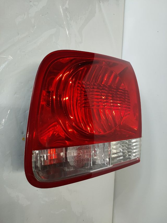 ✅PILOTO TRASERO DERECHO PORTON TOUAREG