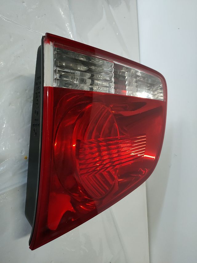 ✅PILOTO TRASERO DERECHO PORTON TOUAREG