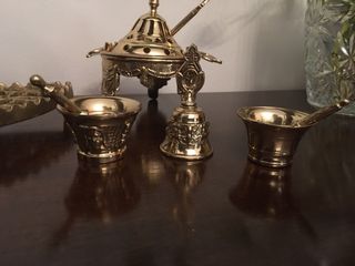 Precioso brasero,morteros y campanilla miniatura.