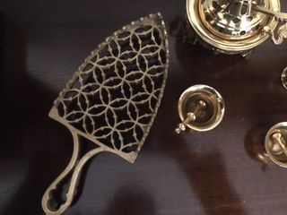 Precioso brasero,morteros y campanilla miniatura.