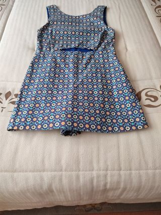 MONO CORTO ESTAMPADO ZARA TRAFALKUC T. 40