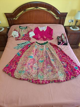 Traje de fallera de niña
En buen estado 