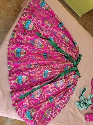 Traje de fallera de niña
En buen estado 