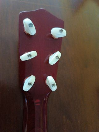 Guitarra clásica de juguete