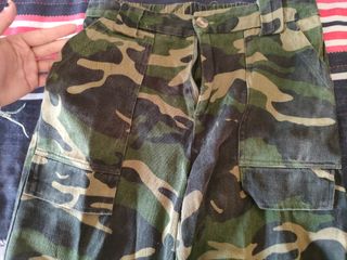 Pantalones estampado militar