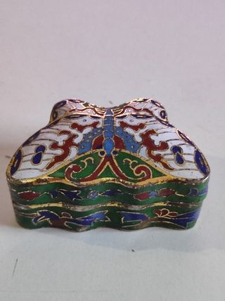 Antigua cajita china Cloisonne en forma mariposa