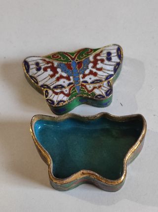 Antigua cajita china Cloisonne en forma mariposa