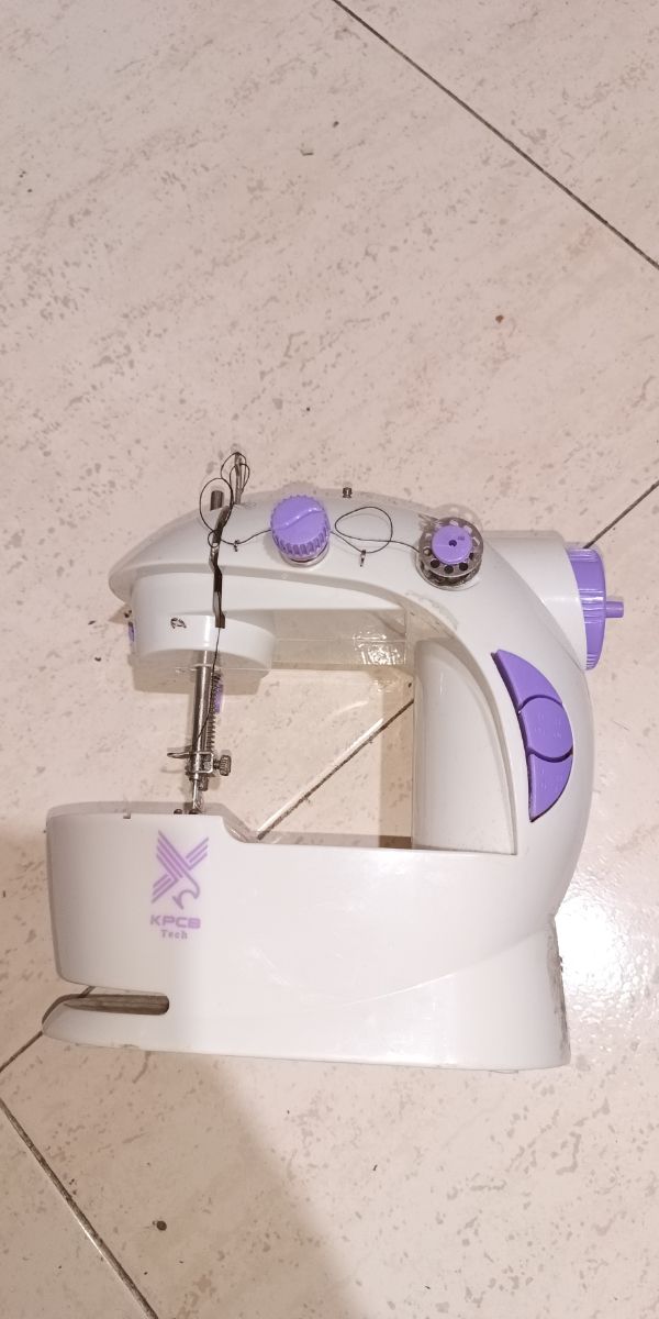 Maquina de coser portátil