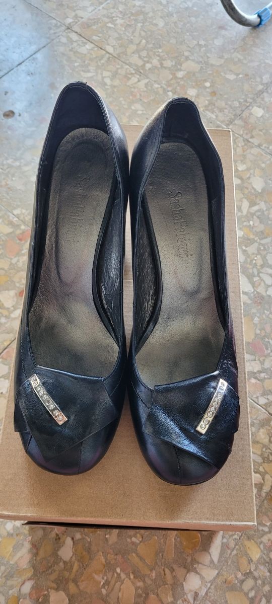 Zapatos de piel con tacón de 7,5cm. 38