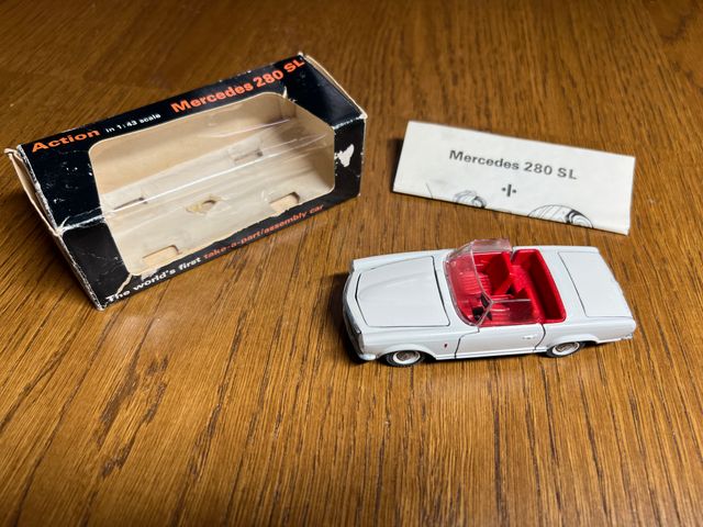Mercedes 280 SL 1:43 Action Model One