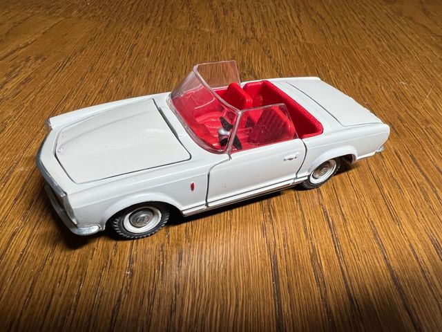 Mercedes 280 SL 1:43 Action Model One