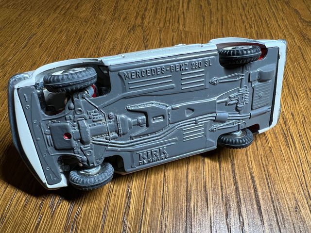 Mercedes 280 SL 1:43 Action Model One