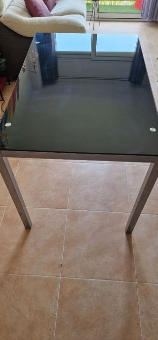 MESA DE CRISTAL NEGRA SEMINUEVA