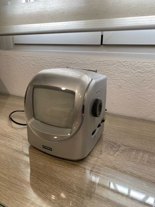 Television-radio portatil stevenson