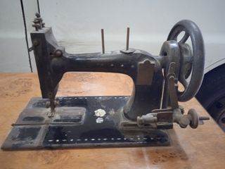 Maquina de coser antigua