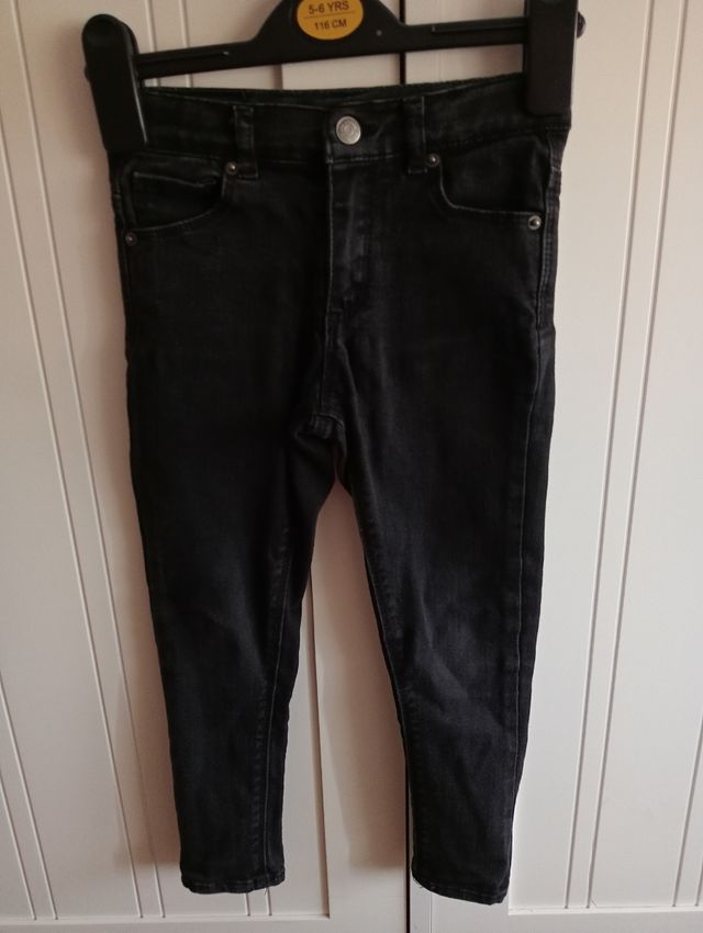 Pantalón vaquero niño 4-5 años.