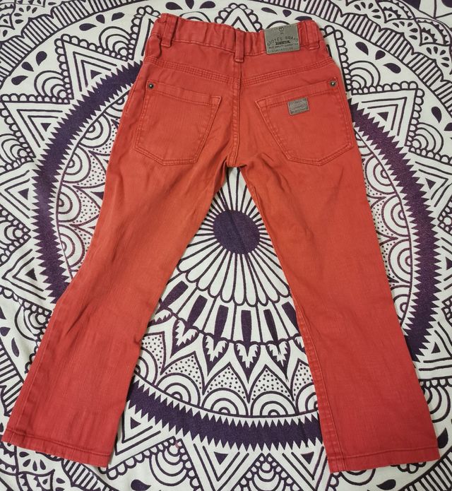 DONO/REGALO
Pantalón vaquero rojo unisex marca Bro