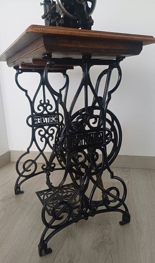 Maquina de coser GRITZNER antigua