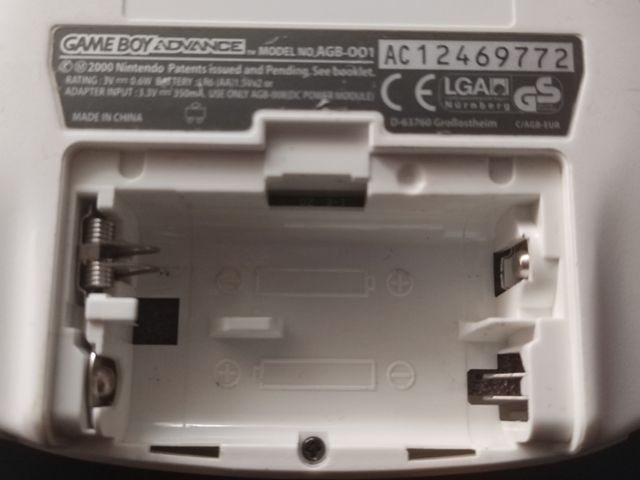 ⚪ GameBoy Advance blanca