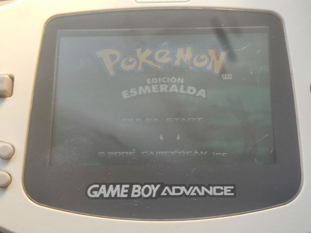 ⚪ GameBoy Advance blanca