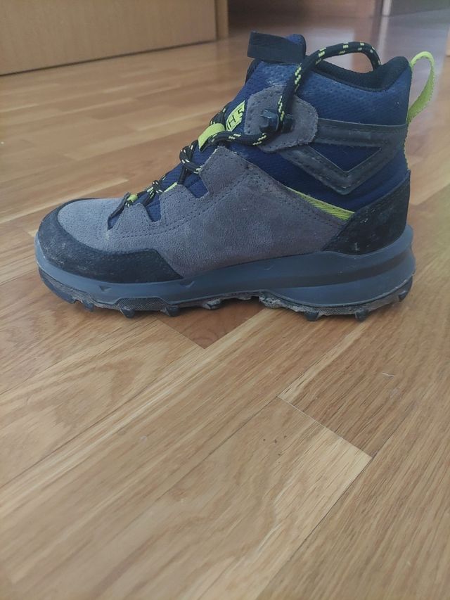 Botas de monte de niño talla 32