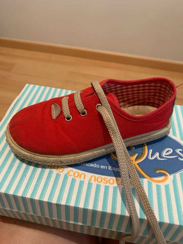Zapatilla roja lona niño 28