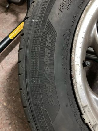 Llantas, Mercedes V220