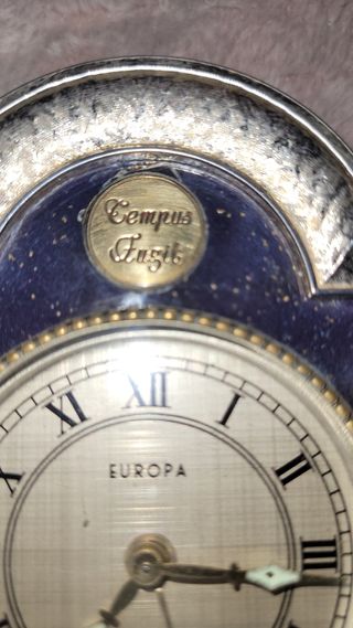 Antiguo despertador de sobremesa Tempus fugit 