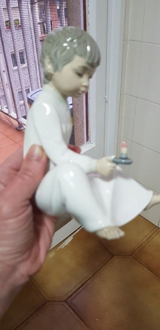 PORCELANA LLADRO NIÑO CON VELA IMPOLUTA