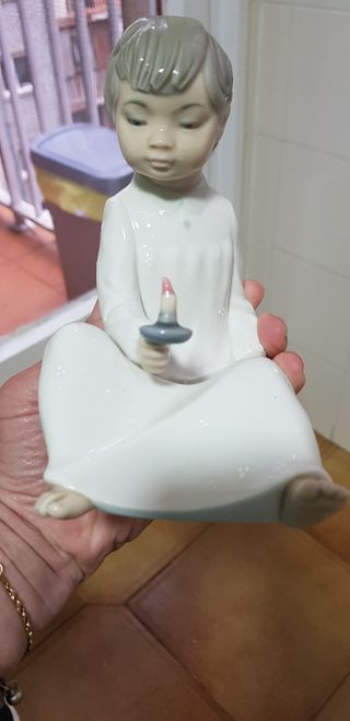 PORCELANA LLADRO NIÑO CON VELA IMPOLUTA