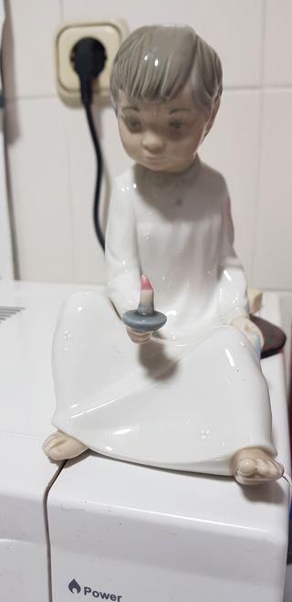 PORCELANA LLADRO NIÑO CON VELA IMPOLUTA
