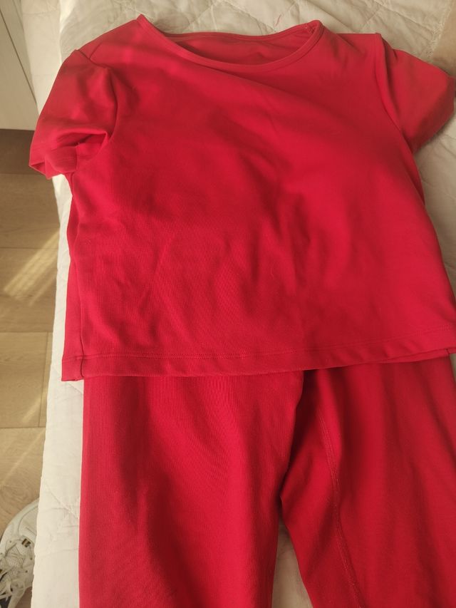 Conjunto rojo deporte Hollister