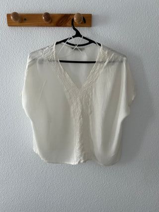 Blusa blanca de mangas caída. Talla S. Sin estrena