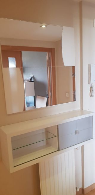 Mueble y espejo de entrada