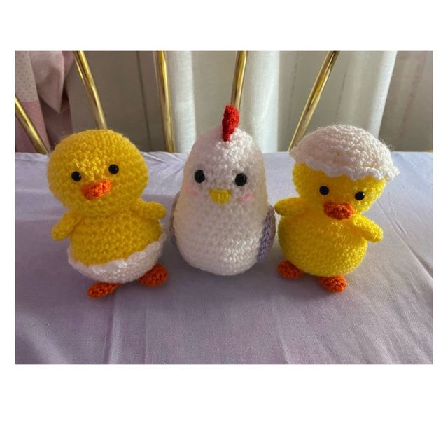 Pollitos con cascarón y Gallina Amigurumi