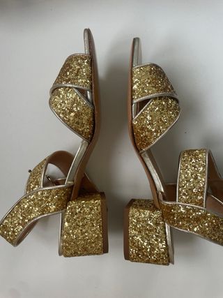 Sandalias doradas Bimba y Lola