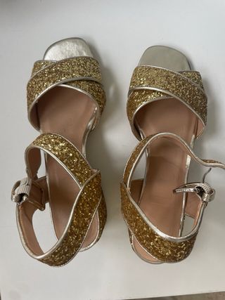 Sandalias doradas Bimba y Lola