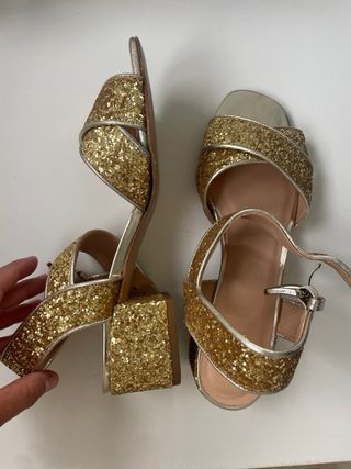 Sandalias doradas Bimba y Lola