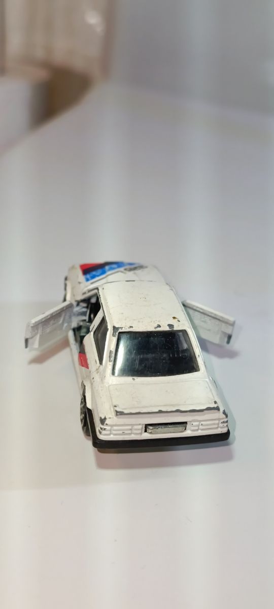 BMW 325i E30 MAJORETTE 1/64