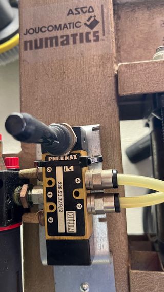 Prensa Neumatica de doble acción JUCOMATIC
