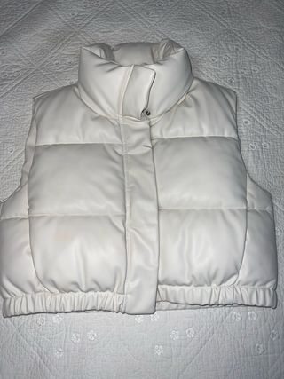 Chaleco acolchado efecto piel zara
