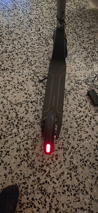 Mesa auxiliar y revistero