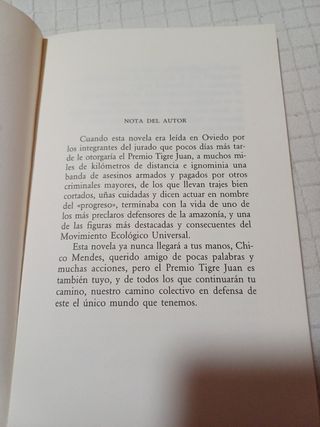 UN VIEJO QUE LEIA NOVELAS DE AMOR