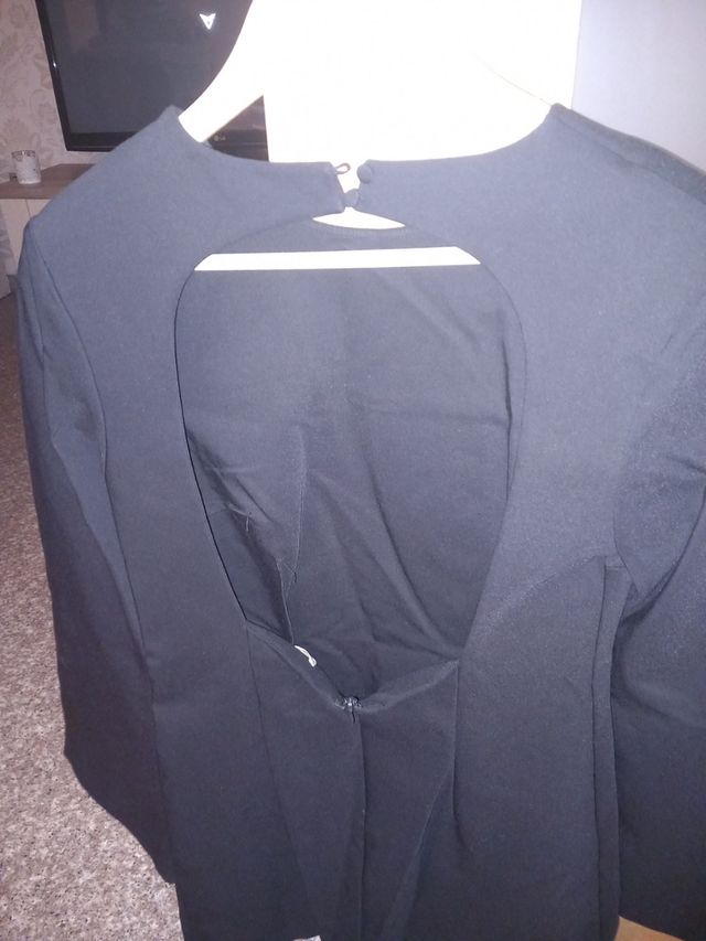 Vestido negro espalda abierta