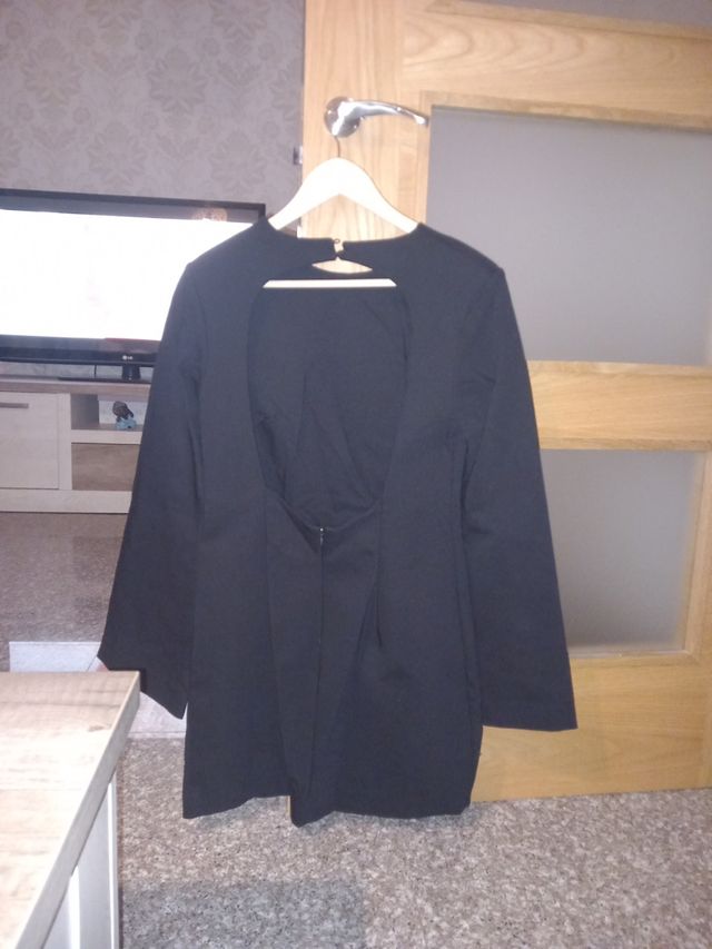 Vestido negro espalda abierta